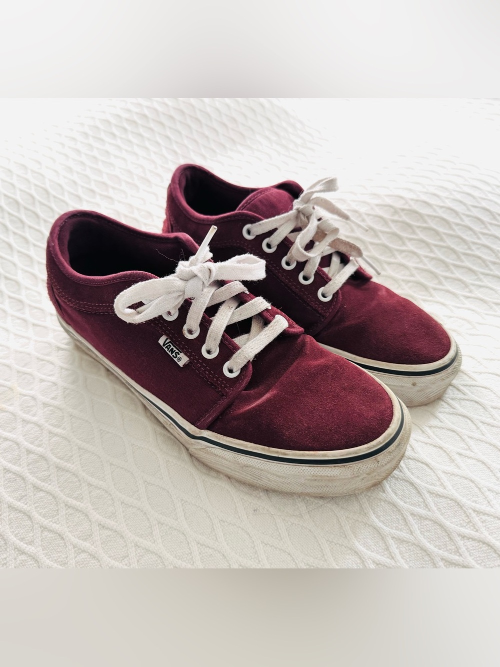 Vans Low Top Sneakers in Burgundy with White Laces